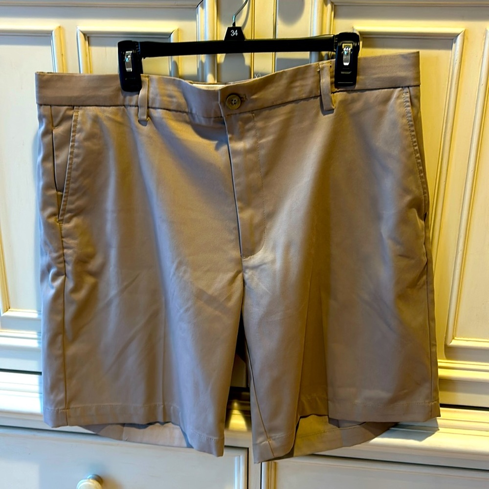 Men’s Amazon Essentials Khaki Golf Shorts Size 38.